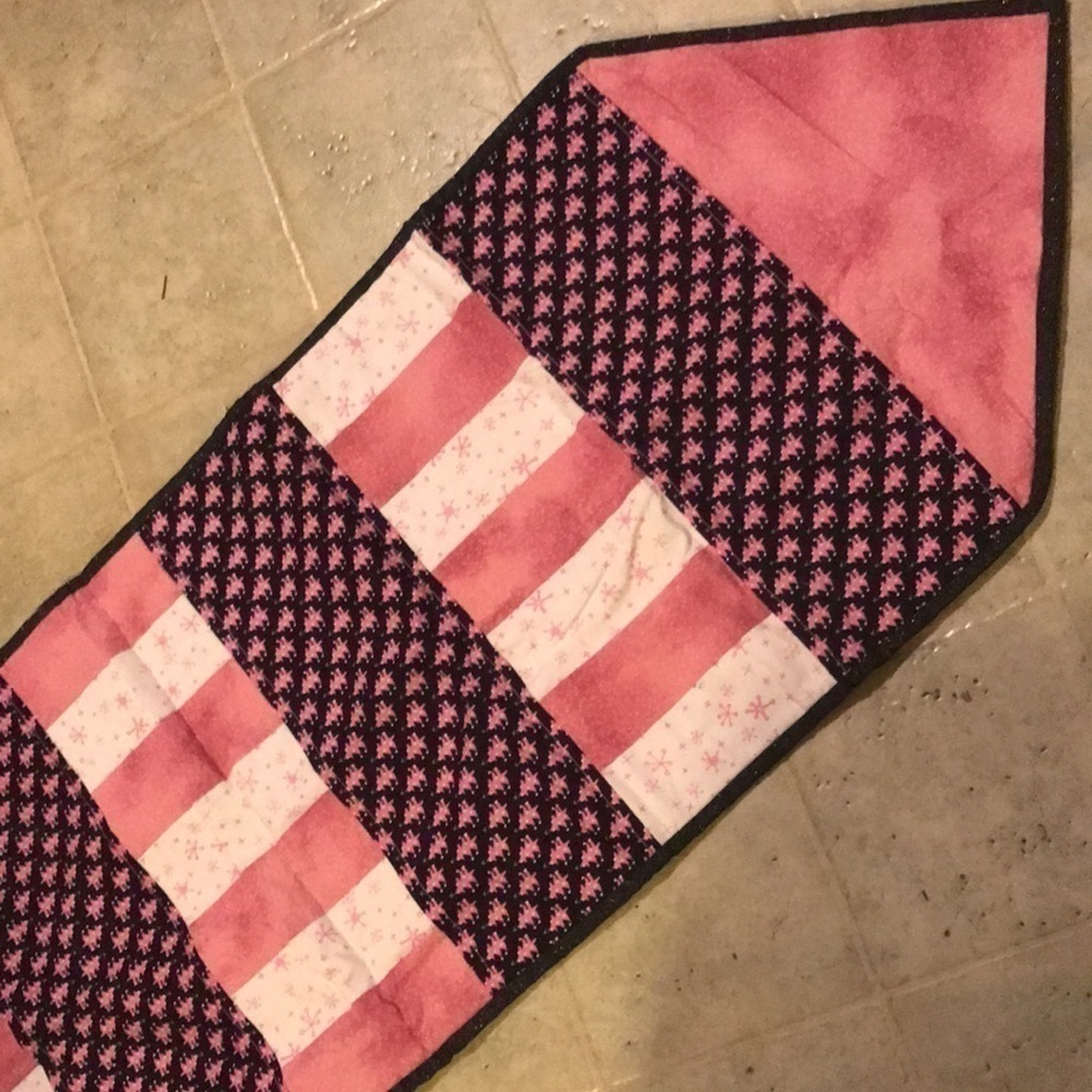 HOLIDAY Table Runner - Picture 4 of 7